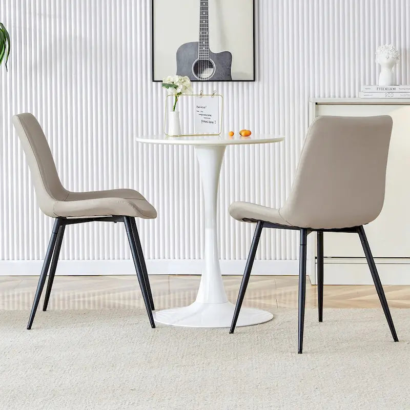 Chaise de salle à manger avec coussin de dossier en cuir artificiel, pieds en métal noir, coussin incurvé et élargi pour plus de confort (6 chaises)